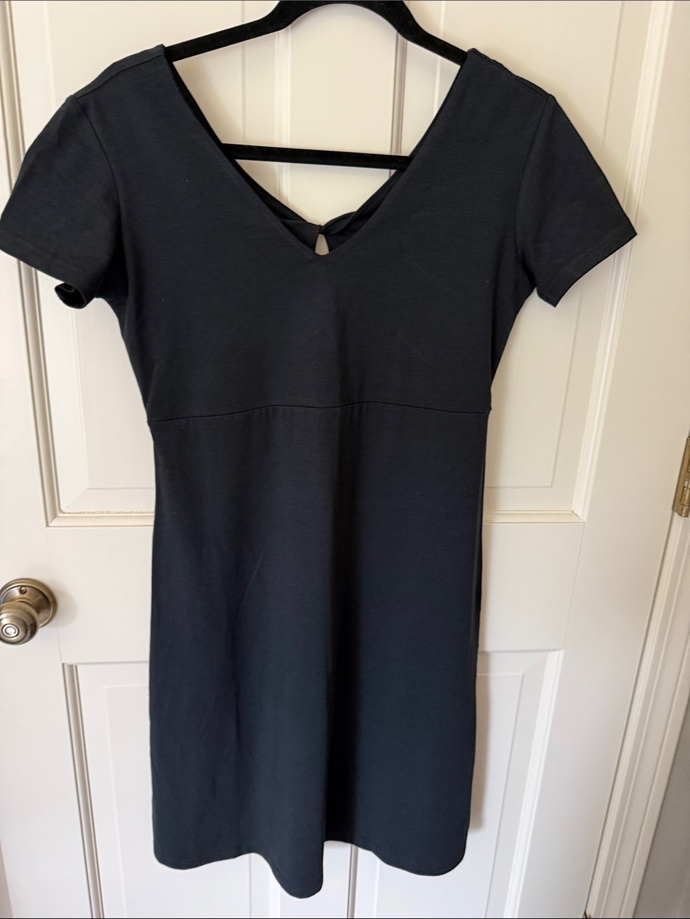 Kuhl Black Short Sleeve V-Neck Mini Dress